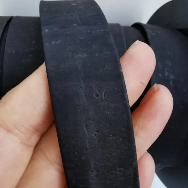 This is a 25mm black superior flat cork cord