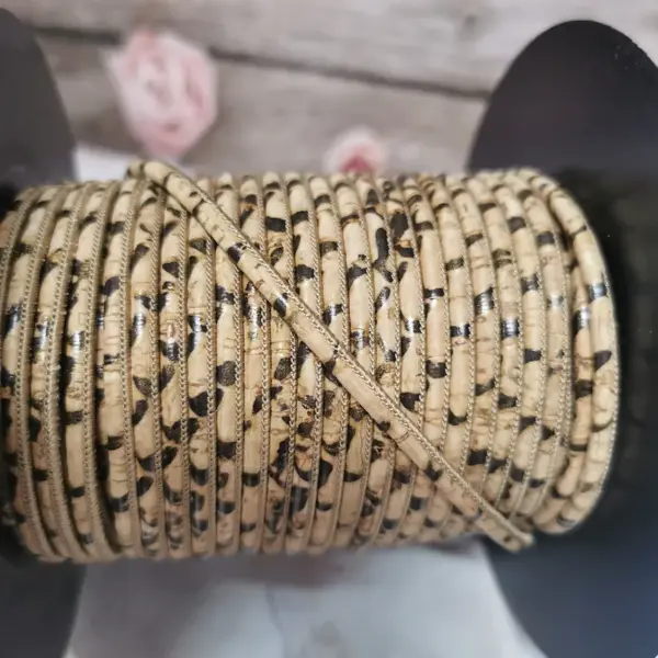 This is a 3mm piton rustic round cork cord
